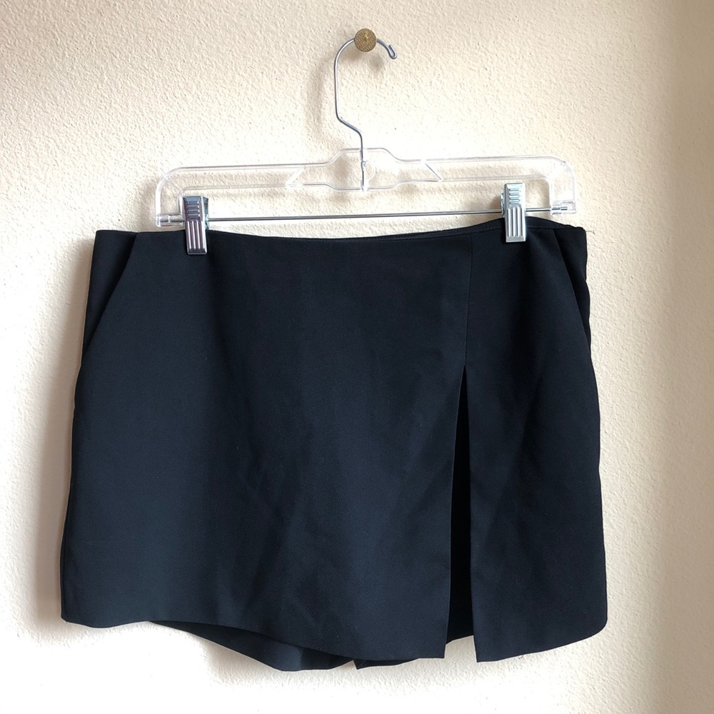 EUC Express Black Skort